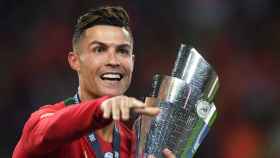 Cristiano Ronaldo levantando la UEFA Nations Cup / EFE
