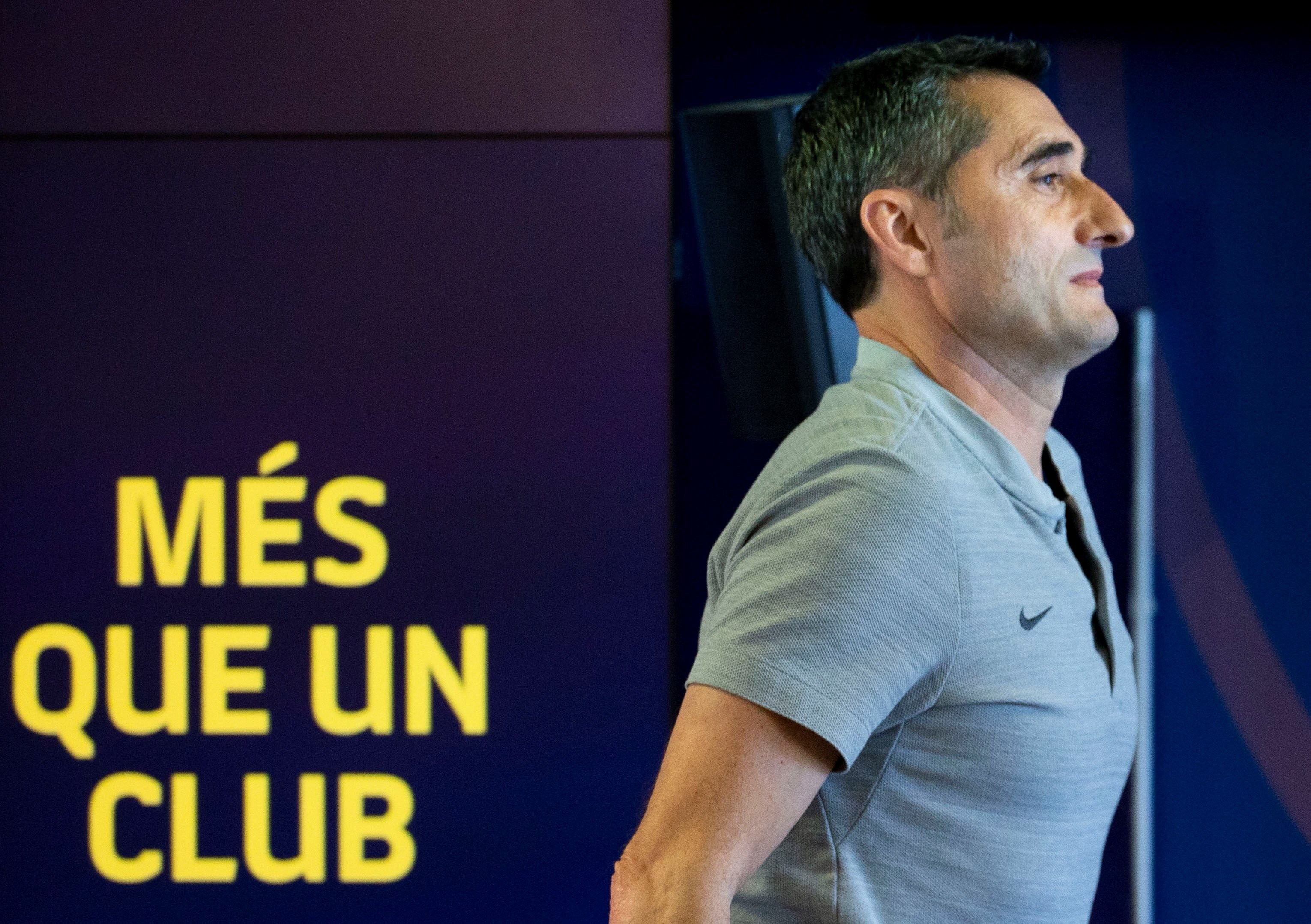Ernesto Valverde en una rueda de prensa con el FC Barcelona / EFE