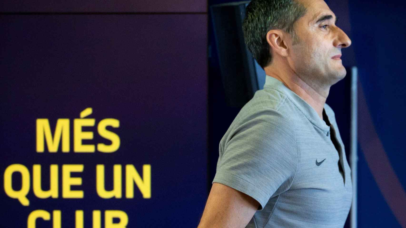 Ernesto Valverde en una rueda de prensa con el FC Barcelona / EFE