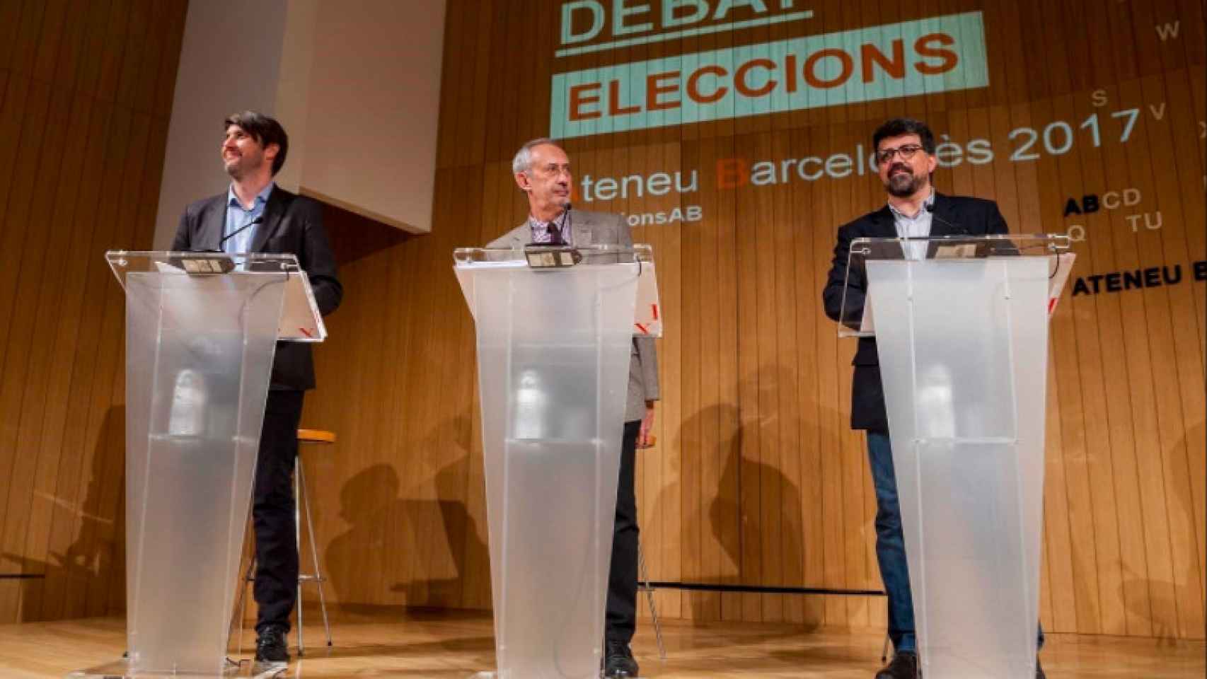 Bernat Dedéu (i), Jordi Casassas (d) y Genís Roca en un debate durante la campaña de la presidencia del Ateneu Barcelonès