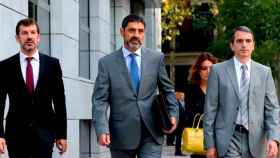 El mayor de los Mossos d'Esquadra, Josep Lluís Trapero (c), a su llegada a la Audiencia Nacional para declarar ante el juez como imputado de sedición / EFE