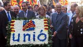 Duran i Lleida, acompañado de dirigentes de UDC, rindiendo homenaje a Rafael Casanova en 2012