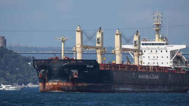El barco 'Rojen' transporta 13.000 toneladas de maíz de Ucrania por el Mediterráneo / EFE - EPA - ERDEM SAHIN