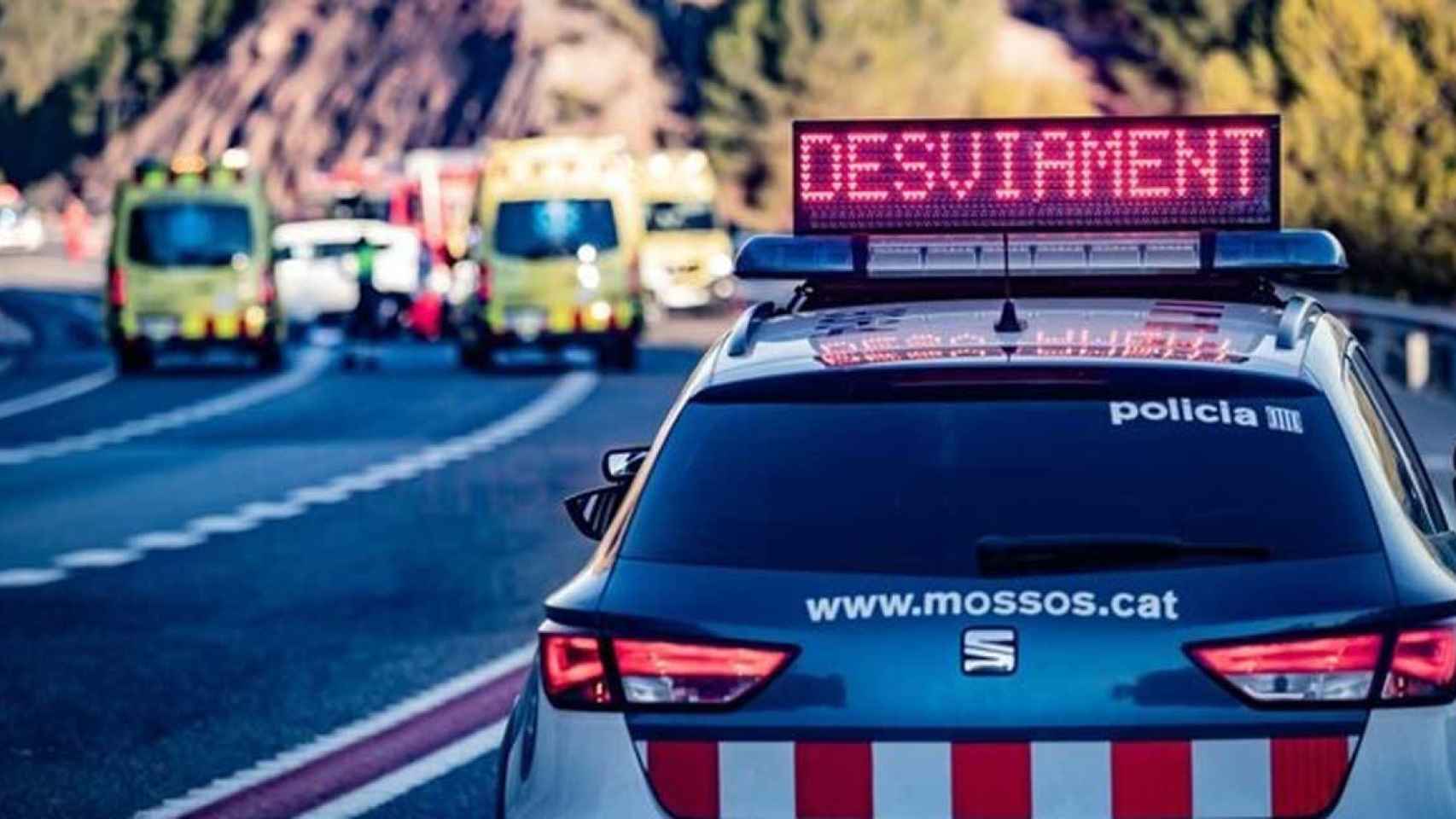 Un coche de los Mossos en el lugar de un accidente, en los que han muerto 55 personas desde enero / EUROPA PRESS