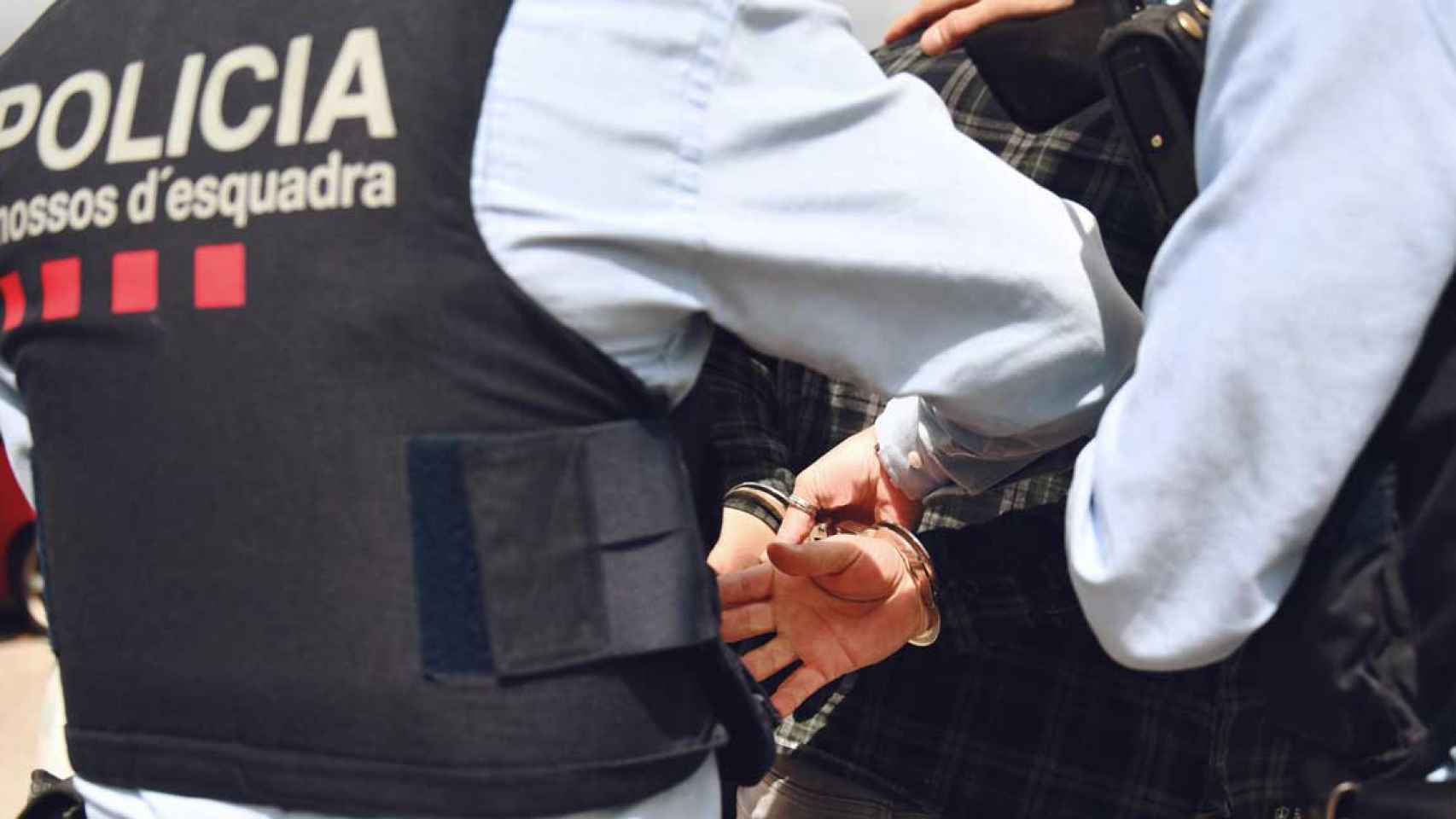 Los Mossos efectúan una detención, como la de las tres personas por vender drogas en El Prat / EUROPA PRESS