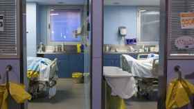 Camas vacías para reflejar la bajada de la presión hospitalaria / GLÒRIA SÀNCHEZ (EUROPAPRESS)