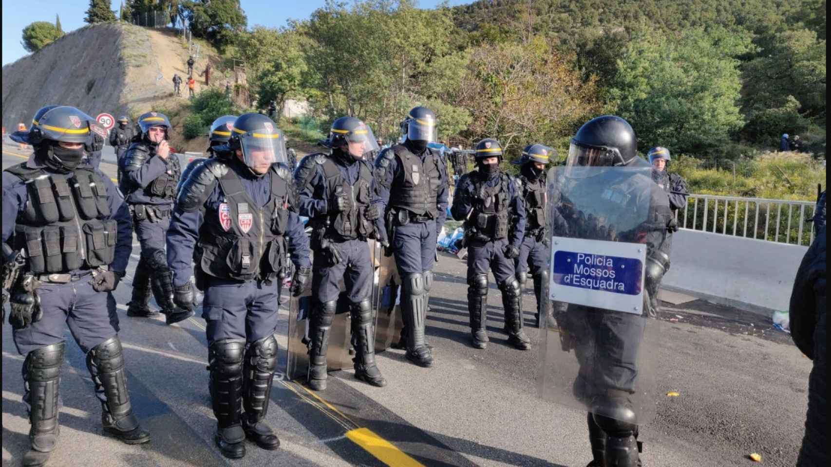 Policías francesas y Mossos d'Esquadra en La Jonquera / EUROPA PRESS