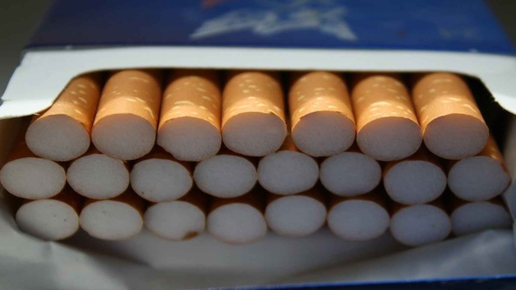 Imagen de archivo de un paquete de tabaco abierto / CG