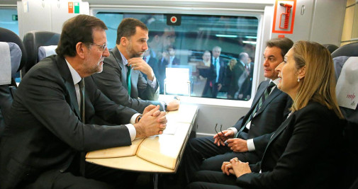 Mariano Rajoy, Artur Mas, Felipe VI y Ana Pastor en el viaje inaugural del AVE Barcelona Figueres / EP