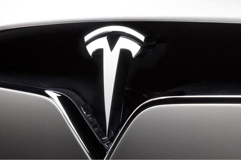 El logo de la firma de automóviles estadounidense Tesla / EP
