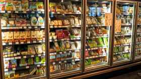 Una nevera de supermercado con productos en refrigeración / PIXABAY