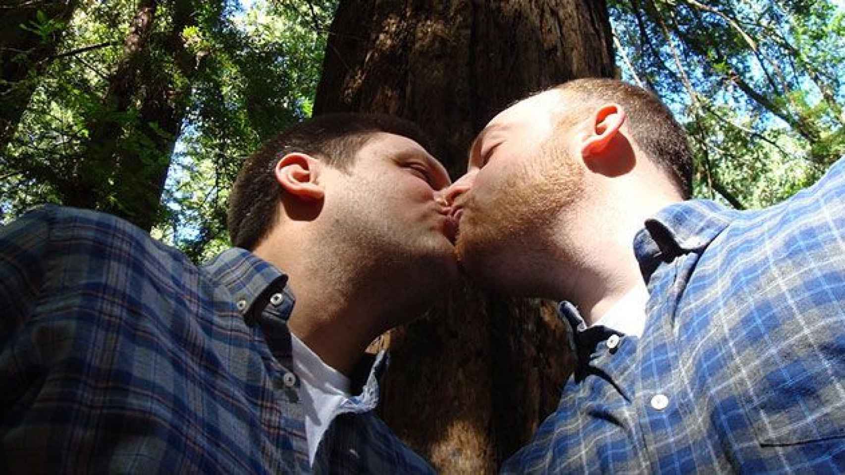 Investigan la expulsión de dos gais de un centro comercial de Madrid por besarse