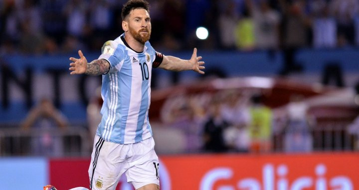 Messi celebra uno de sus goles con Argentina/ EFE