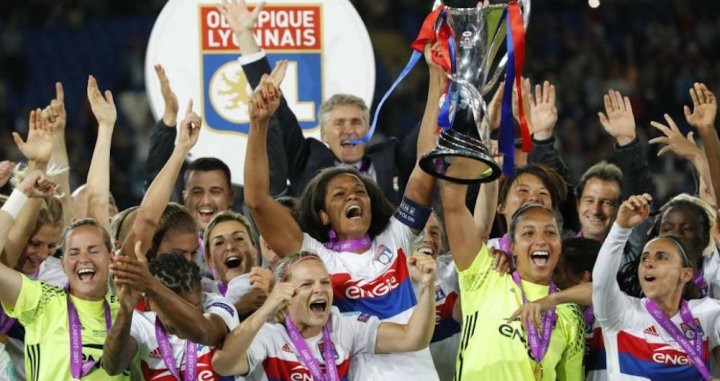 Las jugadoras del Olympique de Lyon celebrando la Champions League la pasada temporada / EFE