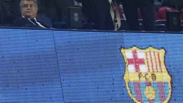 Joan Laporta, decepcionado tras tropezar dos veces con la misma piedra en el Barça-Bayern / EFE