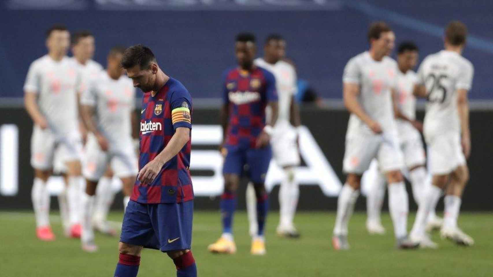 Messi lamentando uno de los ocho goles del Bayern de Múnich en Lisboa / EFE