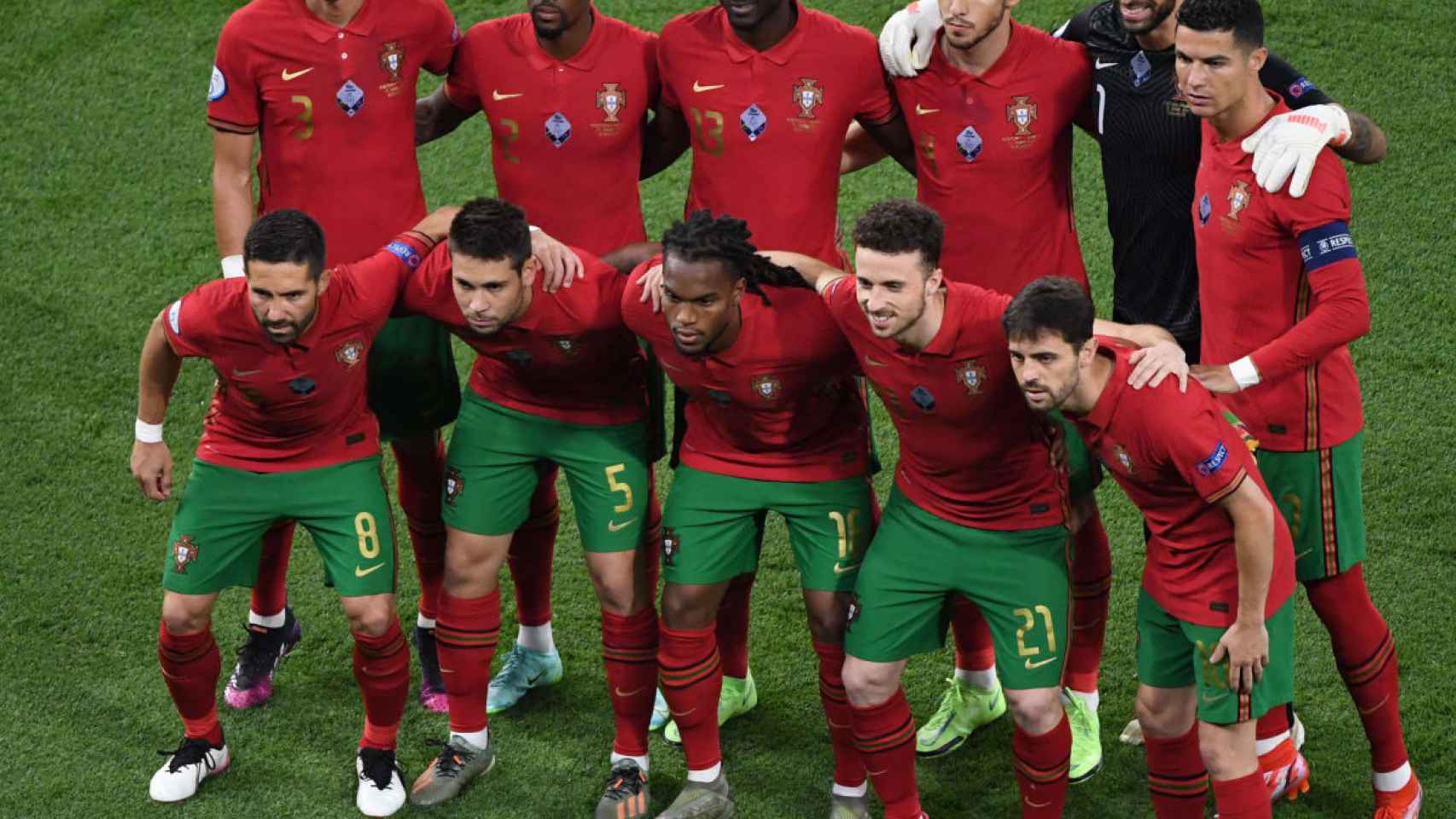 La selección portuguesa posa para los fotógrafos antes de un partido oficial / REDES