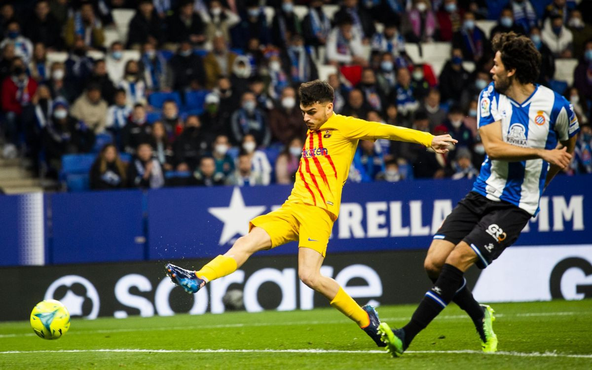Pedri, en la acción del primer gol del Barça en el campo del Espanyol / FCB