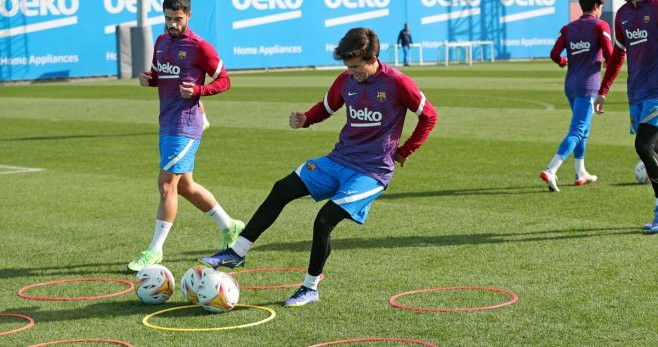 Riqui Puig entrenando con el Barça / FCB