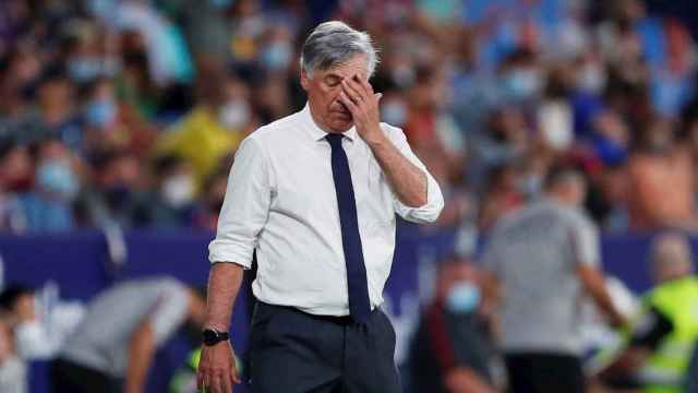 Carlo Ancelotti en el empate del Real Madrid ante el Levante / EFE