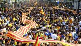 Imagen de una manifestación independentista en una Diada del 11 de septiembre en Cataluña / EFE
