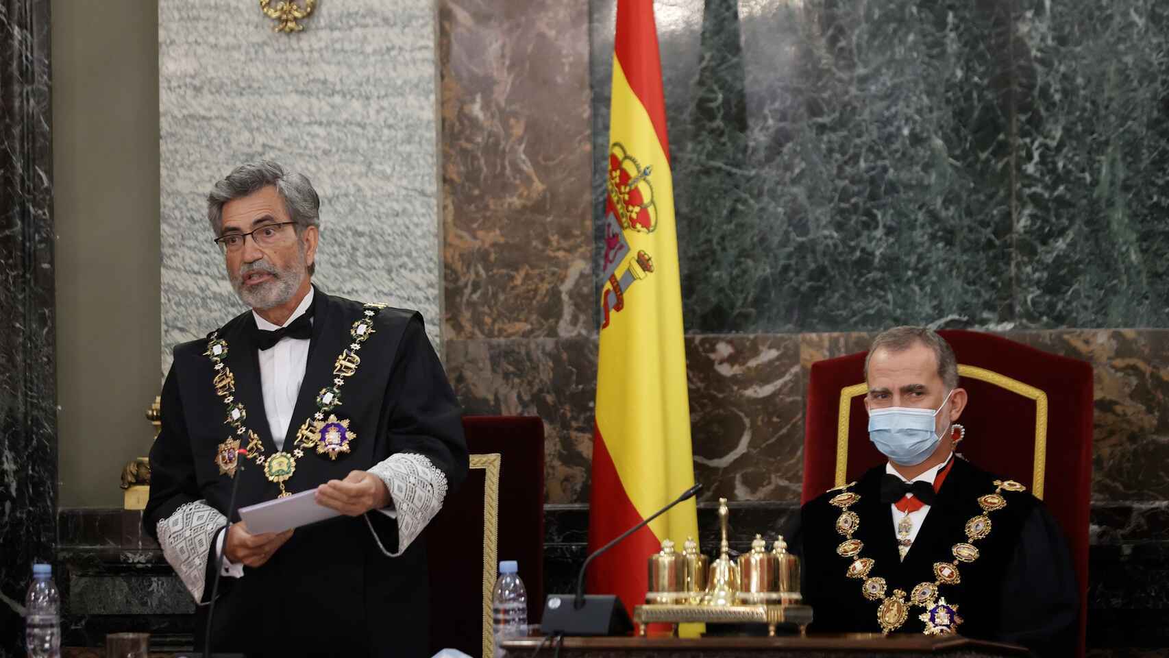 Felipe VI junto a Carlos Lesmes durante la celebración del acto de apertura del Año Judicial / EFE