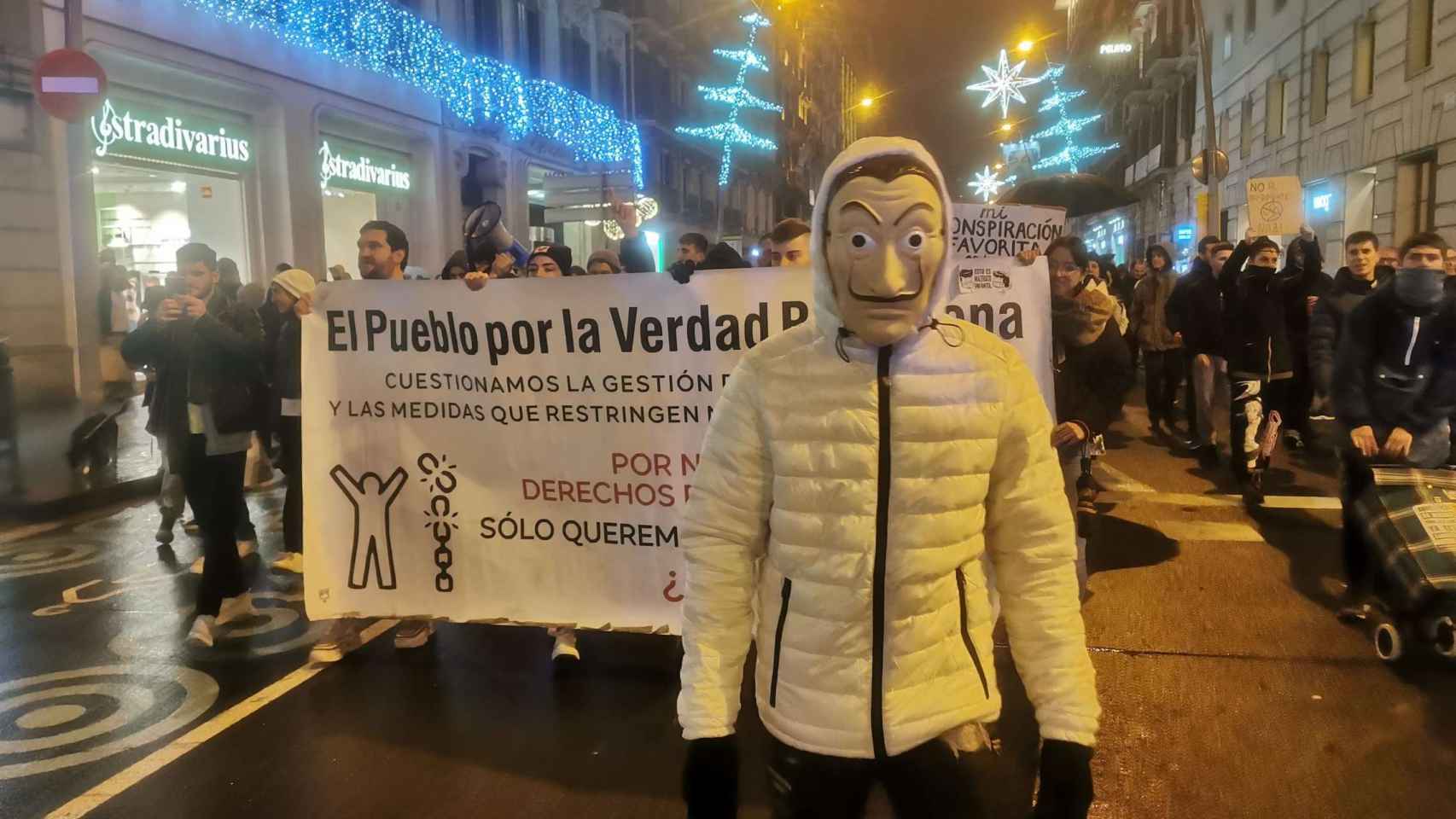 Manifestación contra las restricciones frente al coronavirus en Barcelona / LENA PRIETO