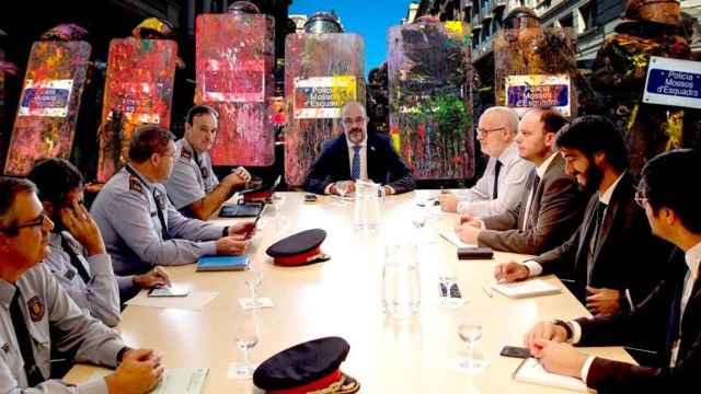 Reunión de los mandos de los Mossos d'Esquadra, presidida por el consejero de Interior Miquel Buch, en la que se ha abordado la investigación de las cargas policiales / CG