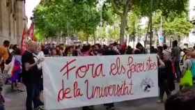 Imagen del boicot de independentistas radicales contra un acto de homenaje a Cervantes en la Universidad de Barcelona (UB) / CG