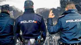 Tres agentes de la Policía Nacional en una fotografía de archivo / CG