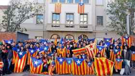 Alumnos de un instituto con banderas independentistas / CG