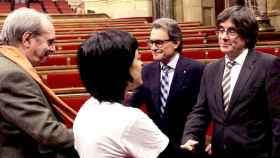 Carles Puigdemont y Artur Mas con Anna Gabriel y a Julià de Jódar en el Parlament.