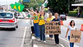 Algunos grupos de personas salieron a la calle en Sao Paolo para protestar contra la detención de Lula.