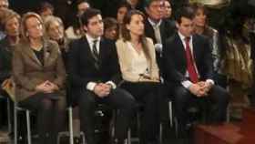La esposa y los hijos de Artur Mas, durante la toma de posesión de este en diciembre de 2012