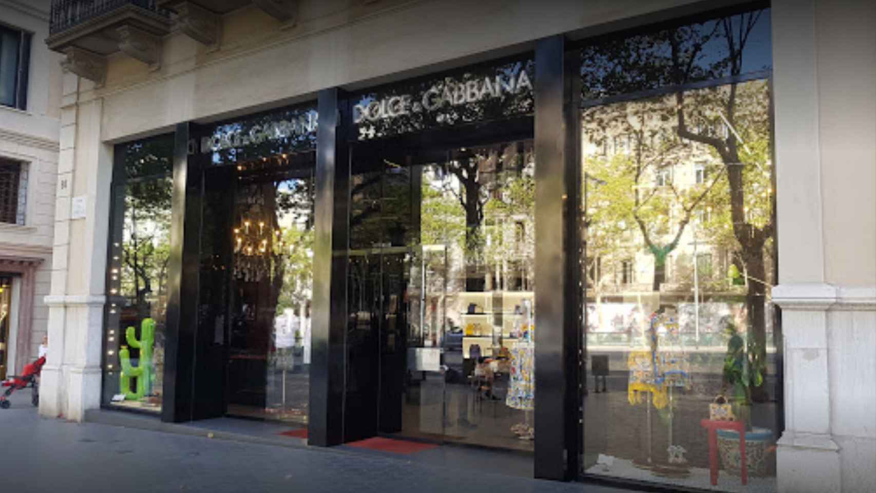 Escaparate de Dolce Gabanna en Paseo de Gràcia, una de las tiendas de lujo asaltadas / GOOGLE MAPS