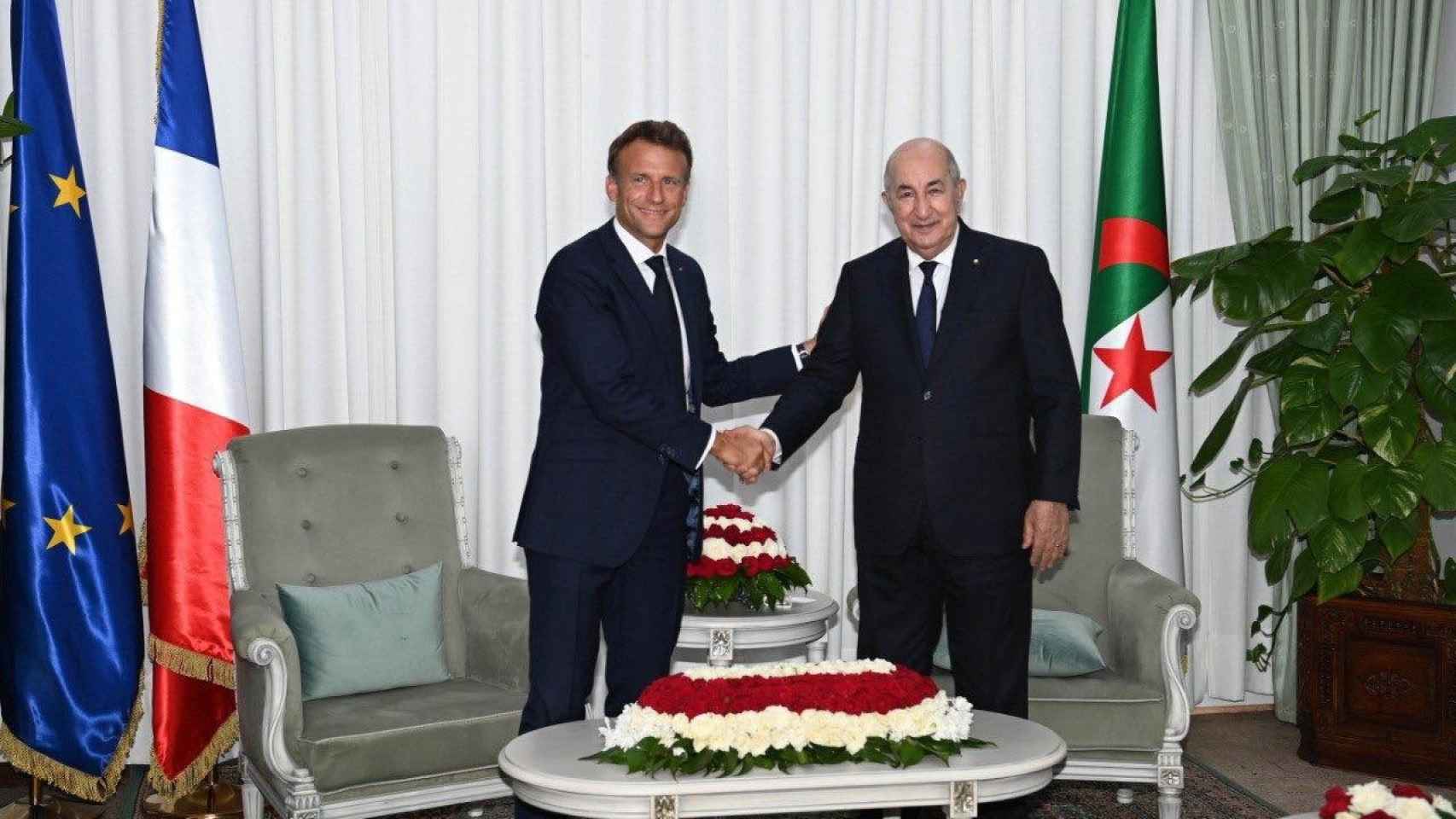 El presidente francés, Emmanuel Macron (que rechaza el gasoducto MidCat), con su homólogo argelino, Abdelmajid Tebune / ALGERIAN PRESIDENCY - XINHUA NEWS - CONTACTOPHOTO