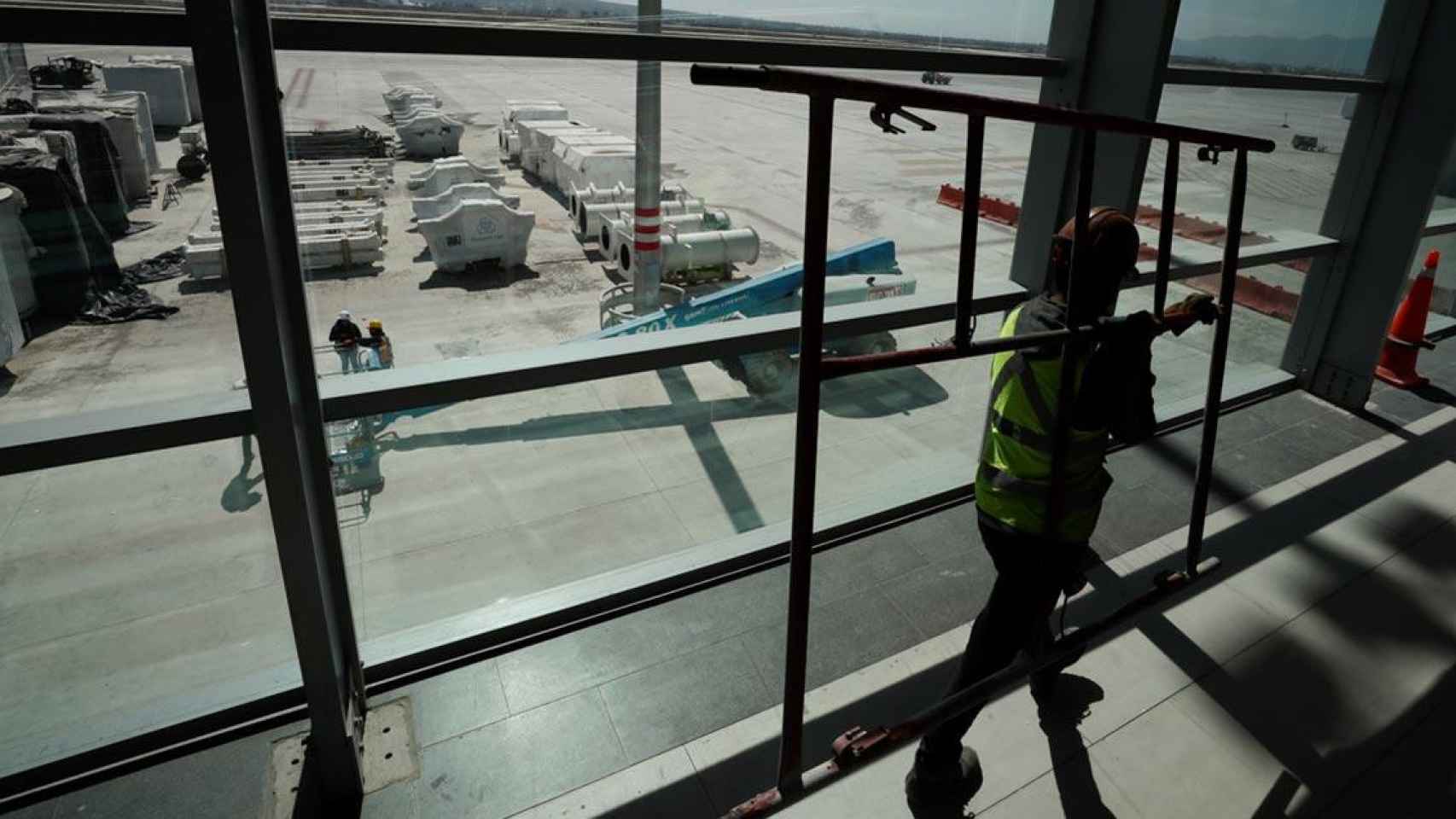 La lenta recuperación del turismo de negocios ha vaciado los aeropuertos / EFE