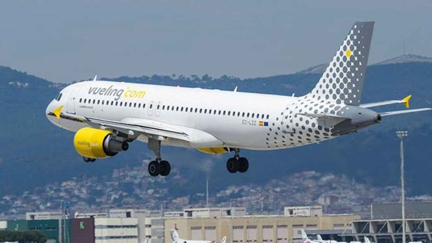 Un avión de Vueling despega de El Prat