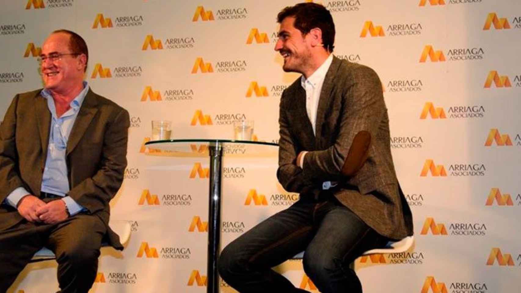 Jesús María Arriaga e Iker Casillas.