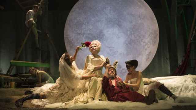 Imagen de la obra 'Un sueño de una noche de verano' de William Shakespeare en el Teatro Nacional de Cataluña (TNC)