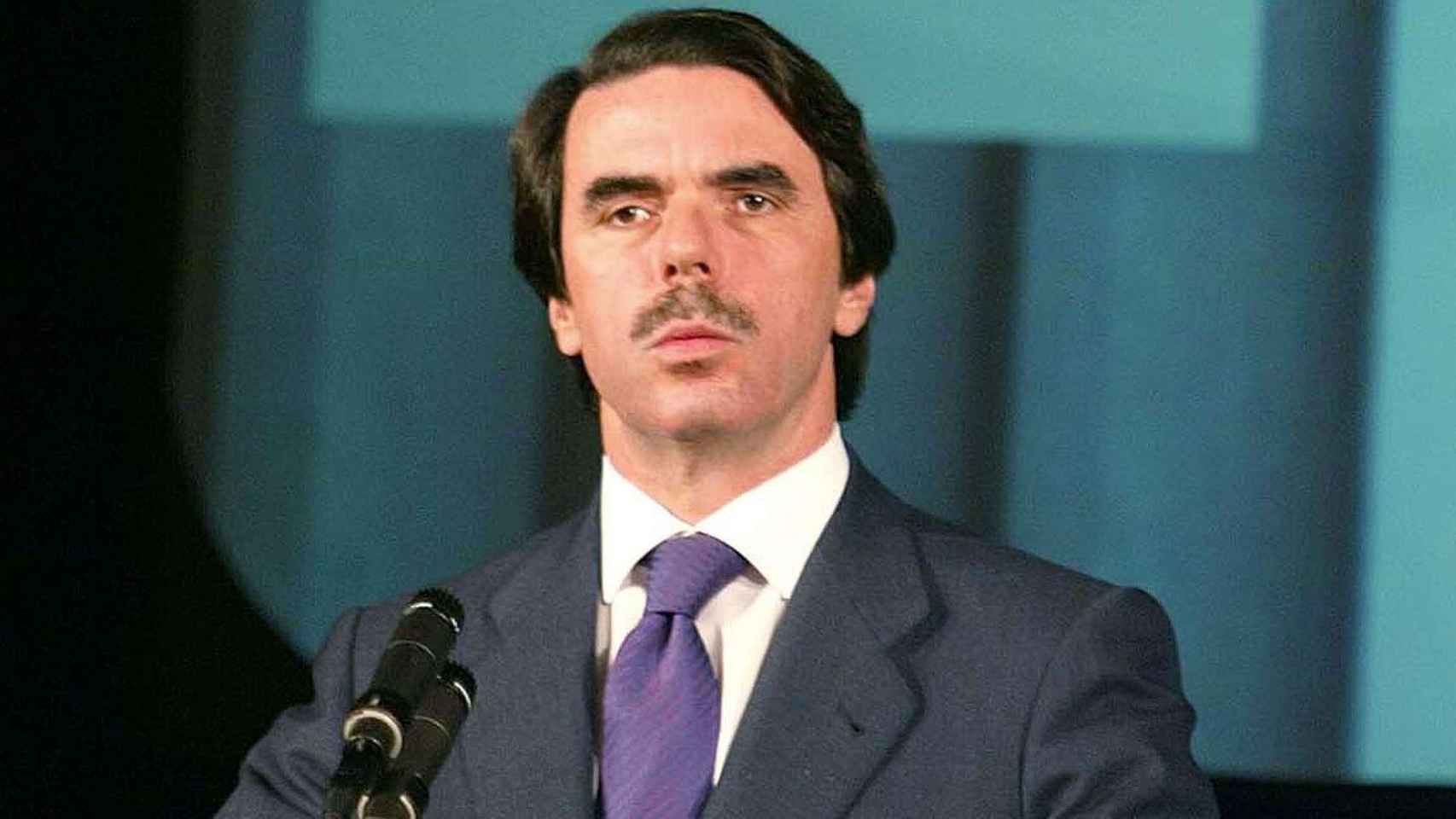 El expresidente del Gobierno José María Aznar luce bigote en una imagen de archivo / CG