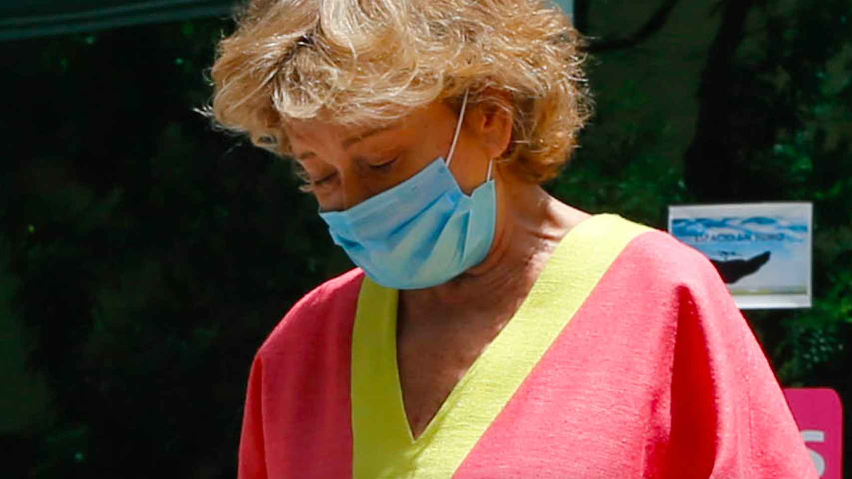 Mila Ximénez saliendo del hospital en su lucha contra el cáncer de pulmón / AGENCIAS