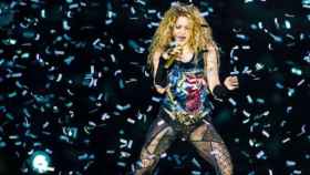 Shakira en un concierto confetti