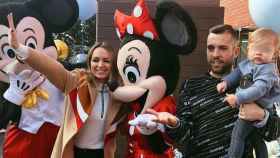 Jordi Alba y Romarey Ventura celebran el cumpleaños de su hijo, Piero, con Mickey y Minnie Mouse / INSTAGRAM