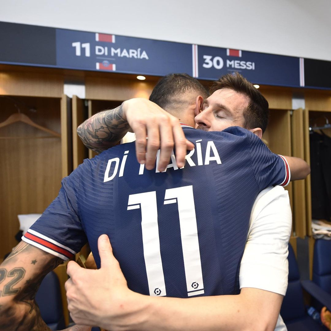 El abrazo entre Di María y Messi, tras un partido del PSG Redes