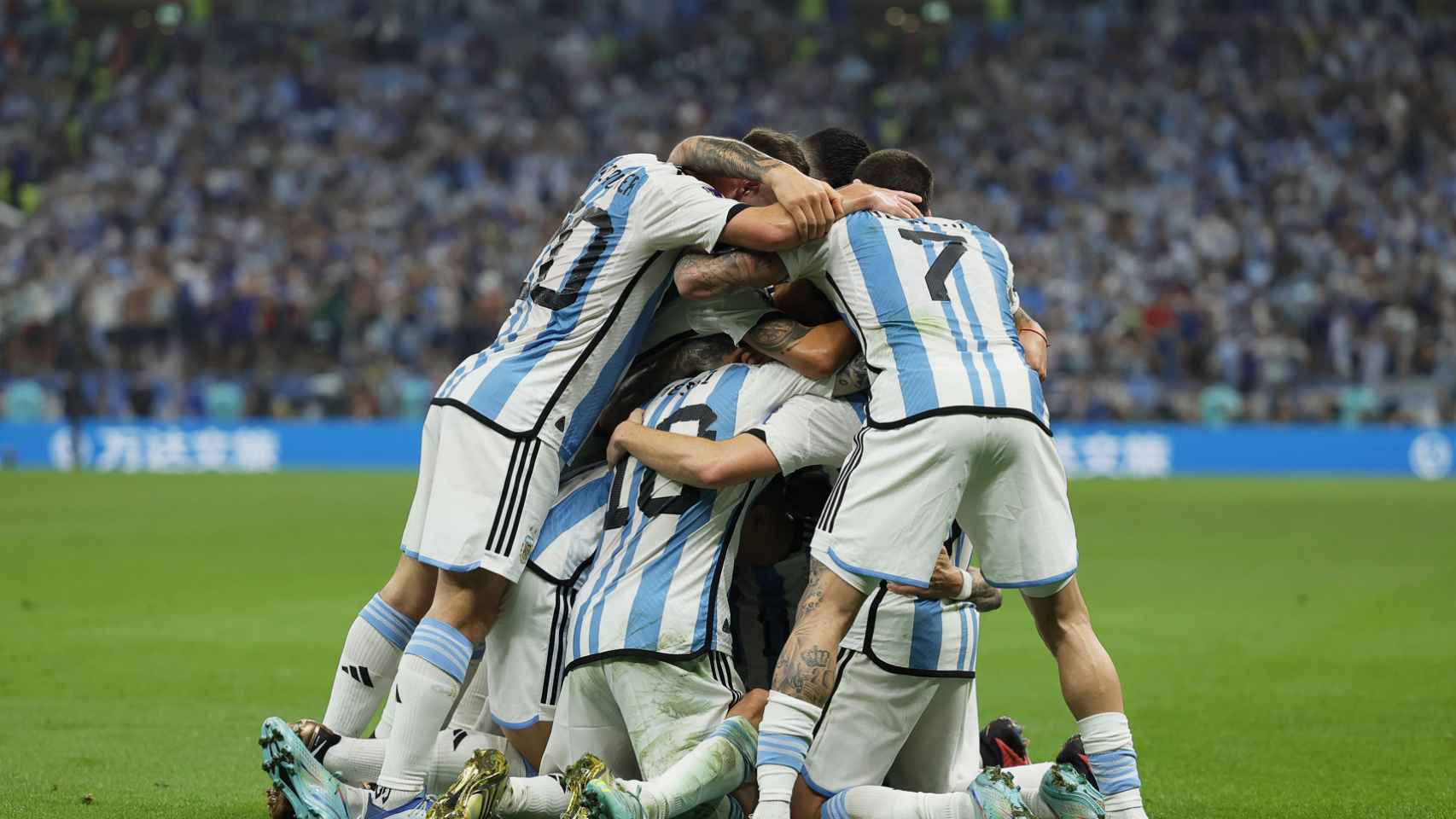 Argentina celebra uno de los goles marcados contra Francia en la final del Mundial / EFE