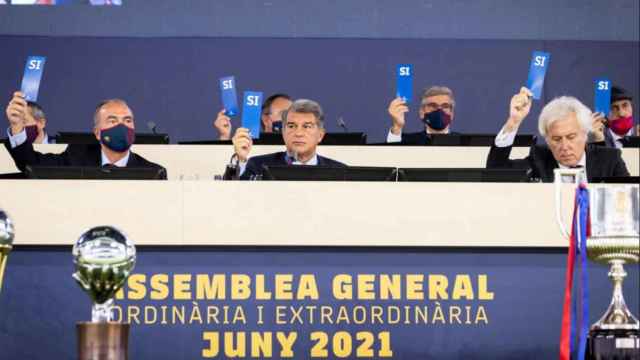 Joan Laporta aprobando el presupuesto en la Asamblea  / FC Barcelona