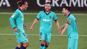 Antoine Griezmann, Leo Messi y Jordi Alba celebrando un gol /FCB