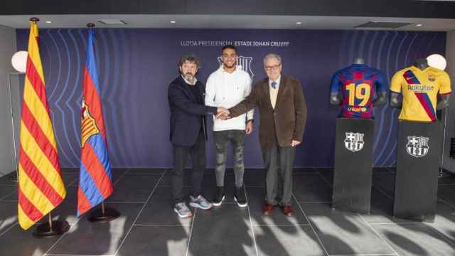 Bakero, Pereira y Silvio Elías en la presentación del centrocampista brasileño / FC Barcelona