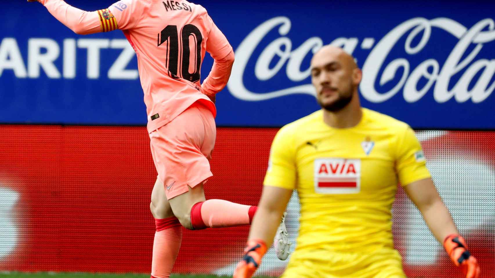Leo Messi celebra su segundo gol frente al Eibar / EFE